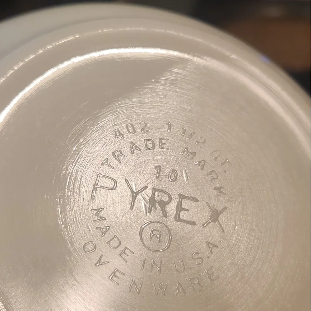 Vintage Collectible Pyrex Polka Dot Nesting Bowl #402 Yellow 1.5 QT